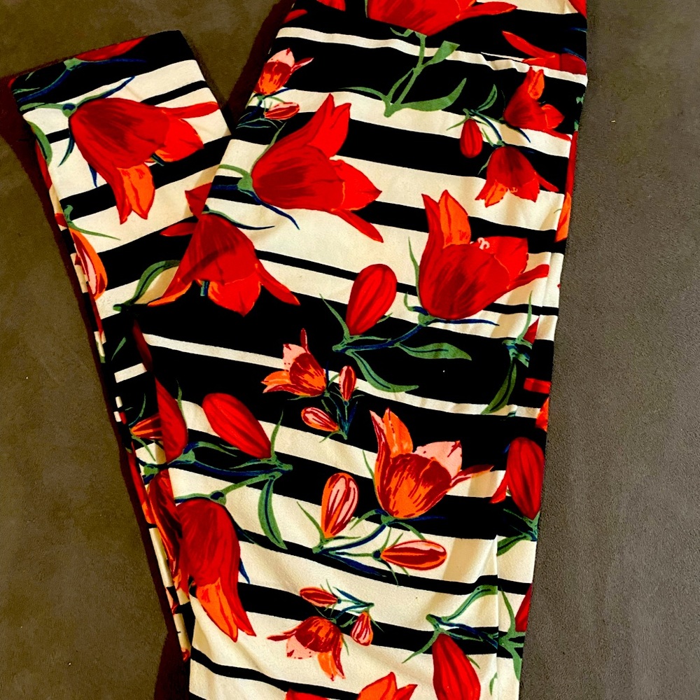 Black and cream LuLaRoe leggings